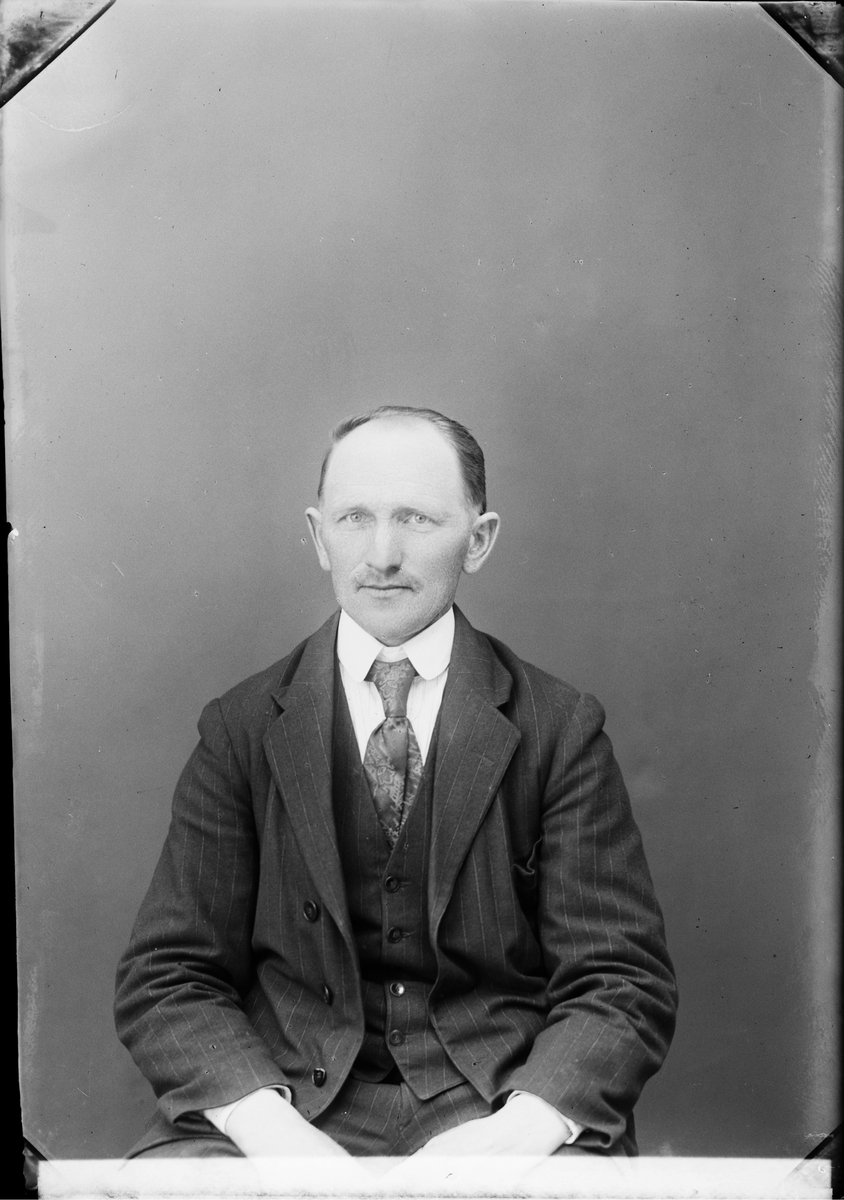 Skötsner-Edhlund, Ateljé Portrait - Albin Eriksson, Uppland