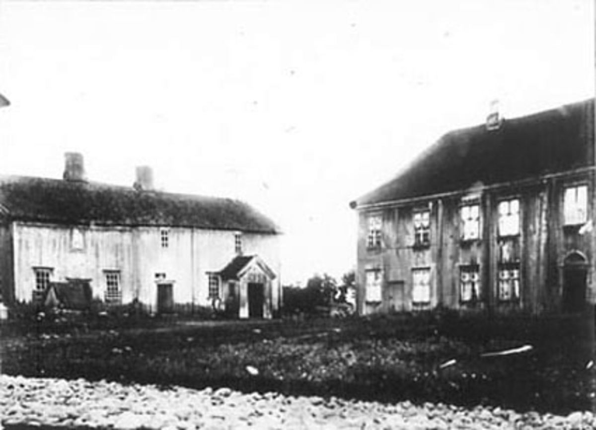 Normann Helger, GARDSBRUK RINGNES GÅRD, TUN, HOVEDBYGNINGEN, OTTESTAD,