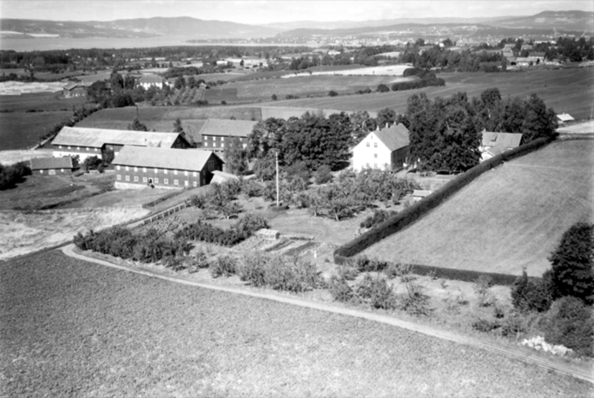 Widerøes Flyveselskap A/S, HVERVEN GÅRD, FLYFOTO