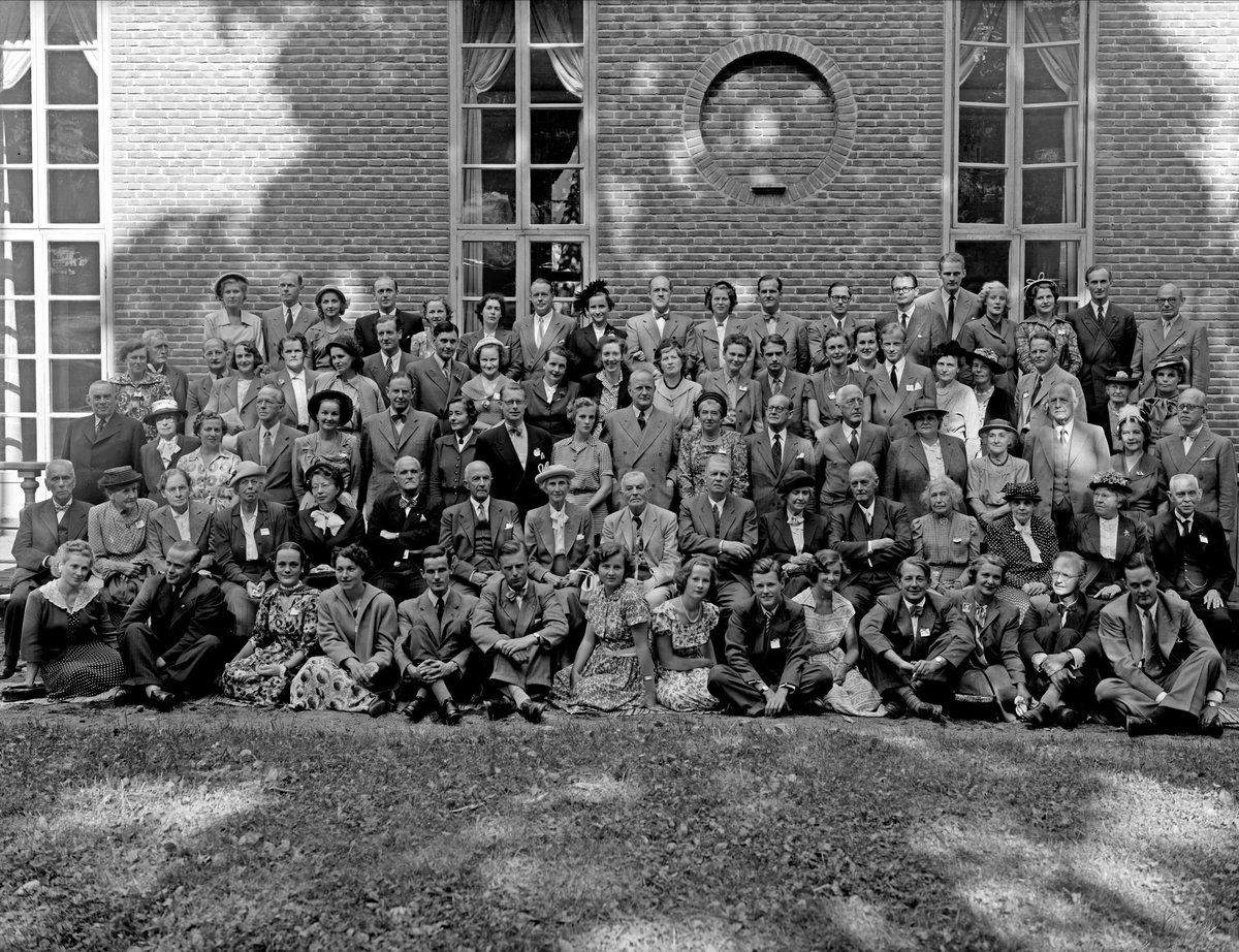 Paul Sandberg, Geijerska, the family group outside the student nation of Värmland, the district of St Erik, Uppsala 1950
