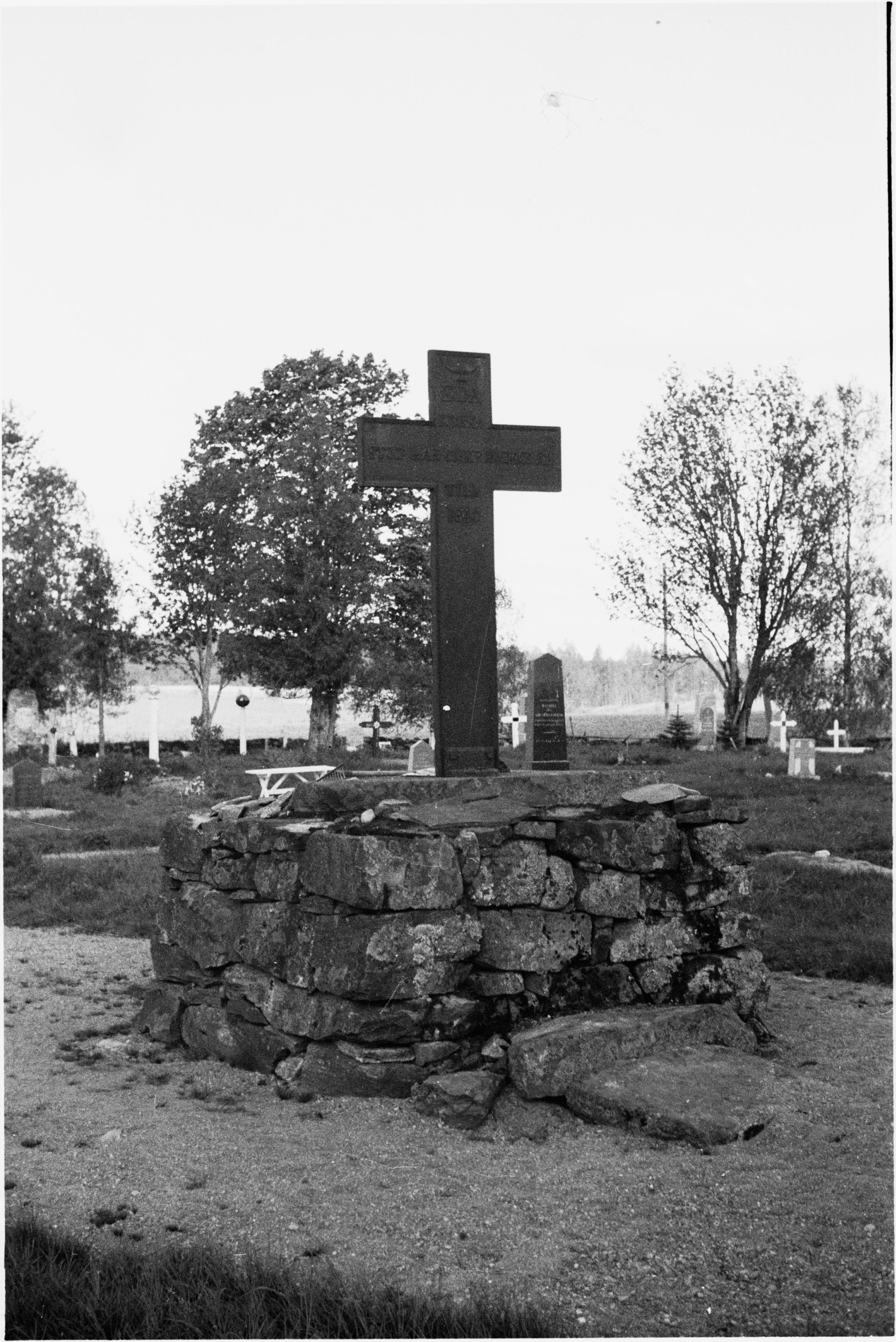 Bertil Berthelson, Eda Gamla kyrkogård/kyrkplats