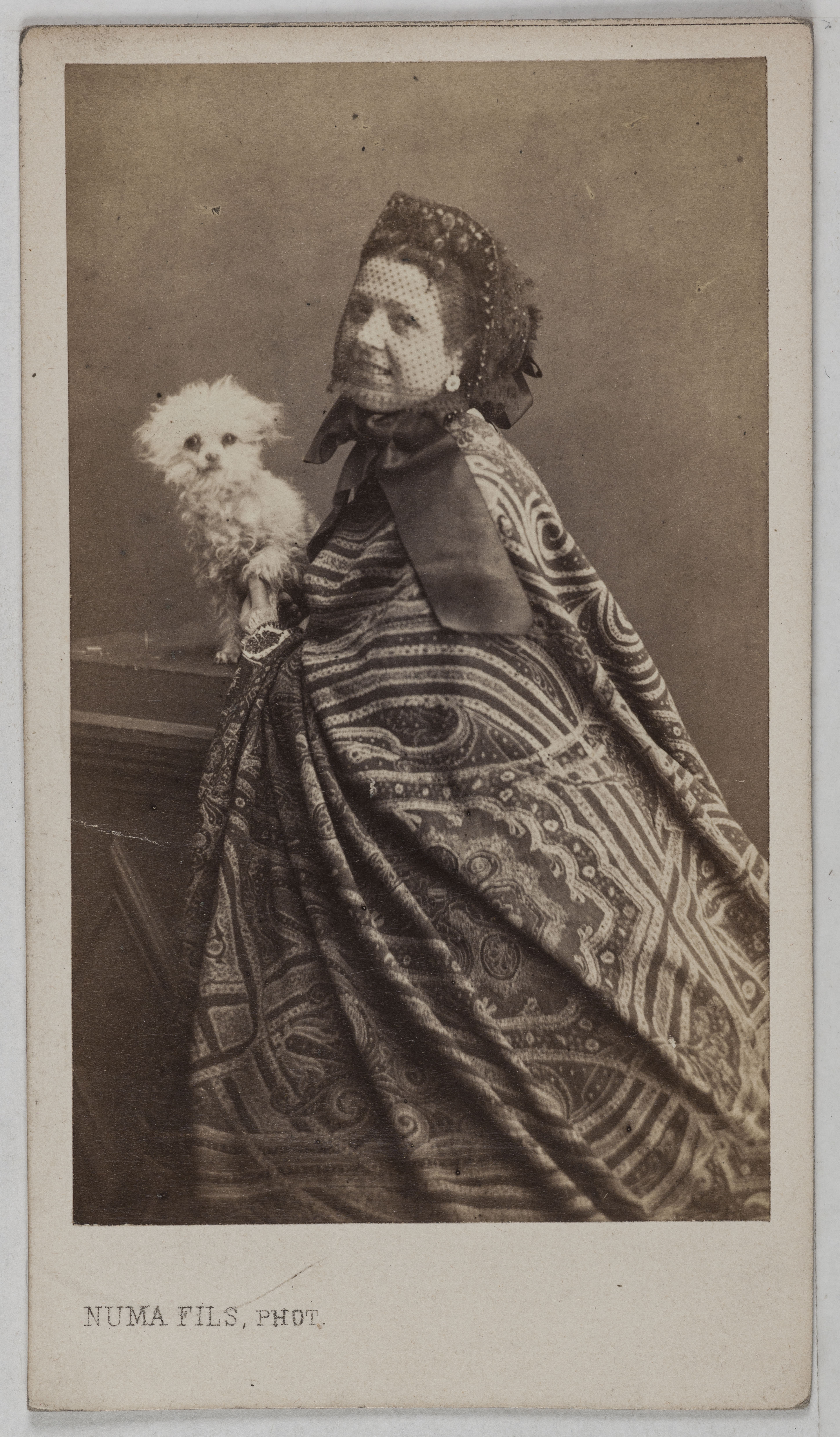 Numa Fils, Portrait d'Emilie Keller ( -1889), (actrice aux théâtres des Variétés et du Palais-Royal) et son bichon