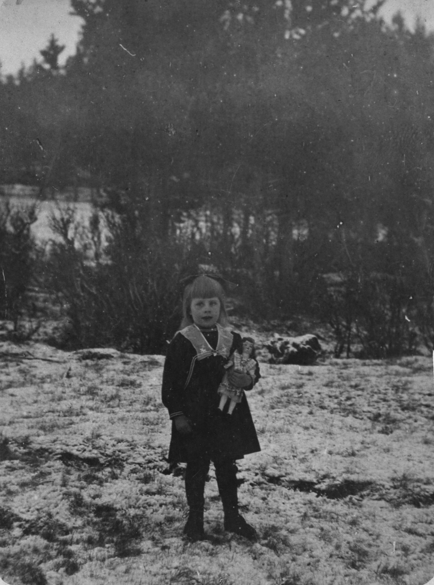 Ukjent, Lita jente - Eldbjørg Brendryen (født 5.7.1916)