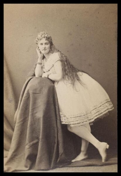 London Stereoscopic and Photographic Company, Guy Little Theatrical Photograph