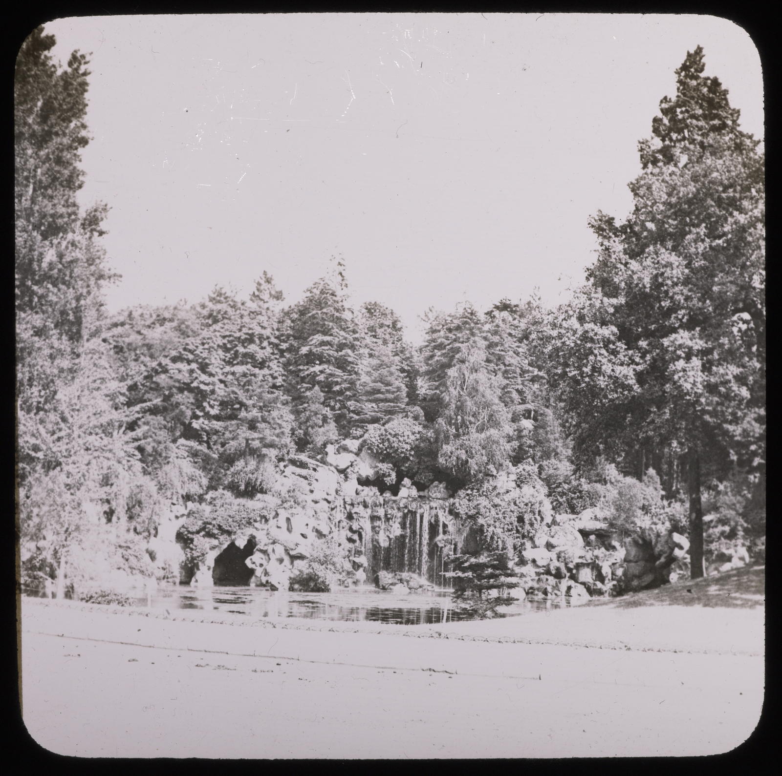 Desconegut, Bois de Boulogne, Paris, vue générale de la cascade Mazo, E.