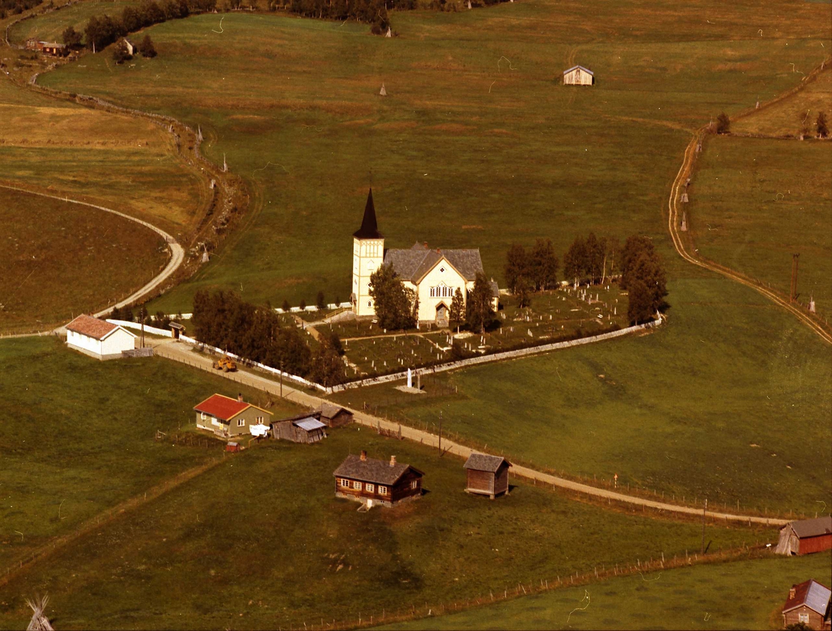 Widerøes Flyveselskap A/S, Os kirke.