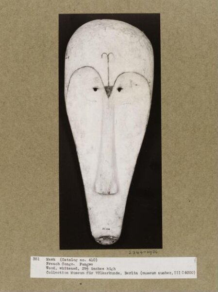 Walker Evans, White Mask. Pangwe.