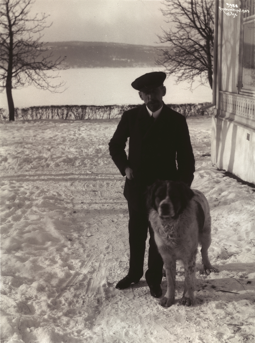 Anders Beer Wilse, Prot: Roald Amundsen - med sin hund ? 7/3 1909