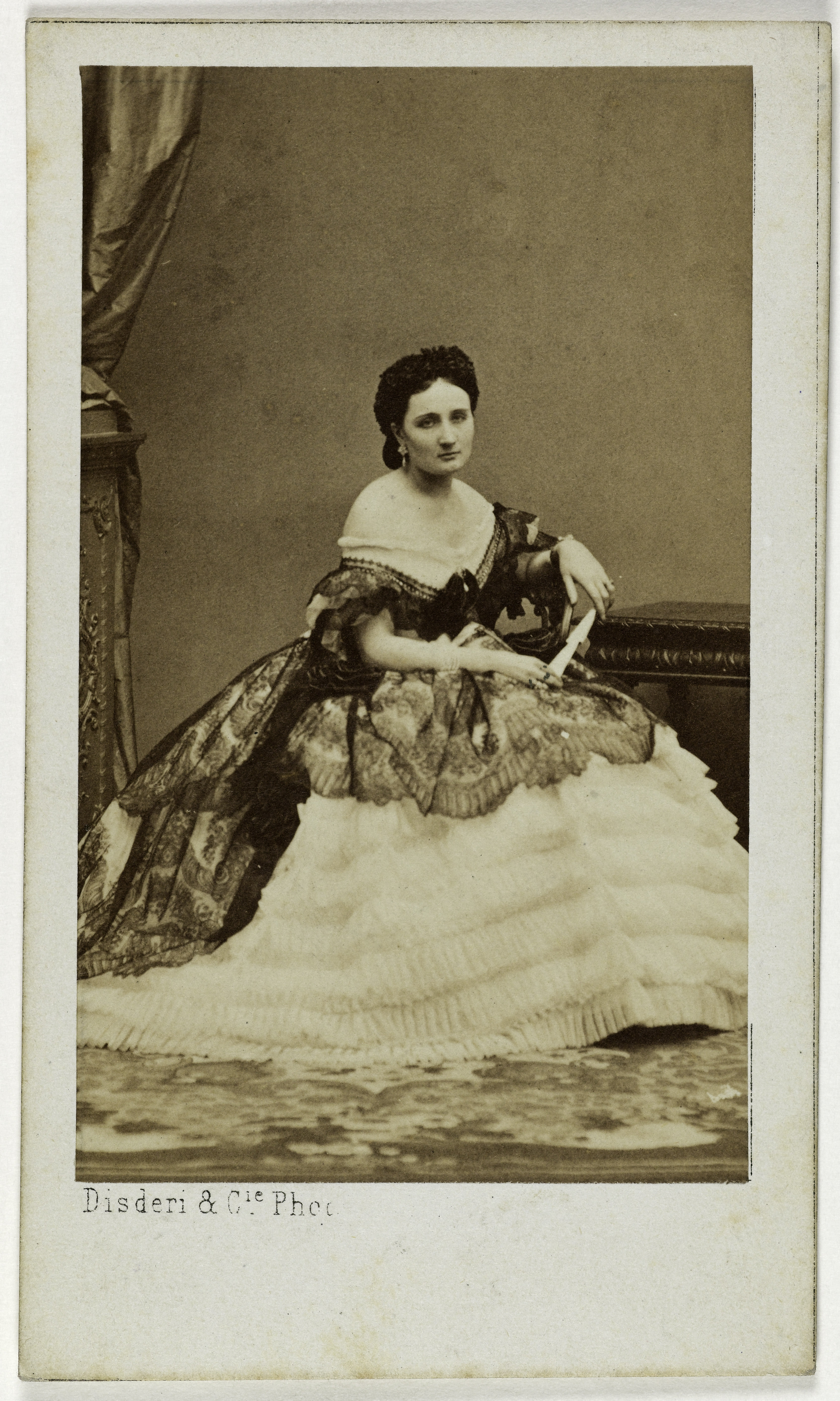 Disderi & Cie, Portrait de Madame Brock Grevil, (actrice)
