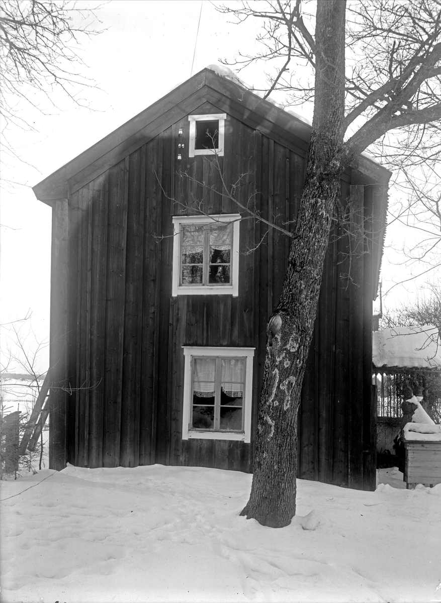 Paul Sandberg, Nyvlastugan - nu på friluftsmuseet Disagården - på ursprunglig plats.