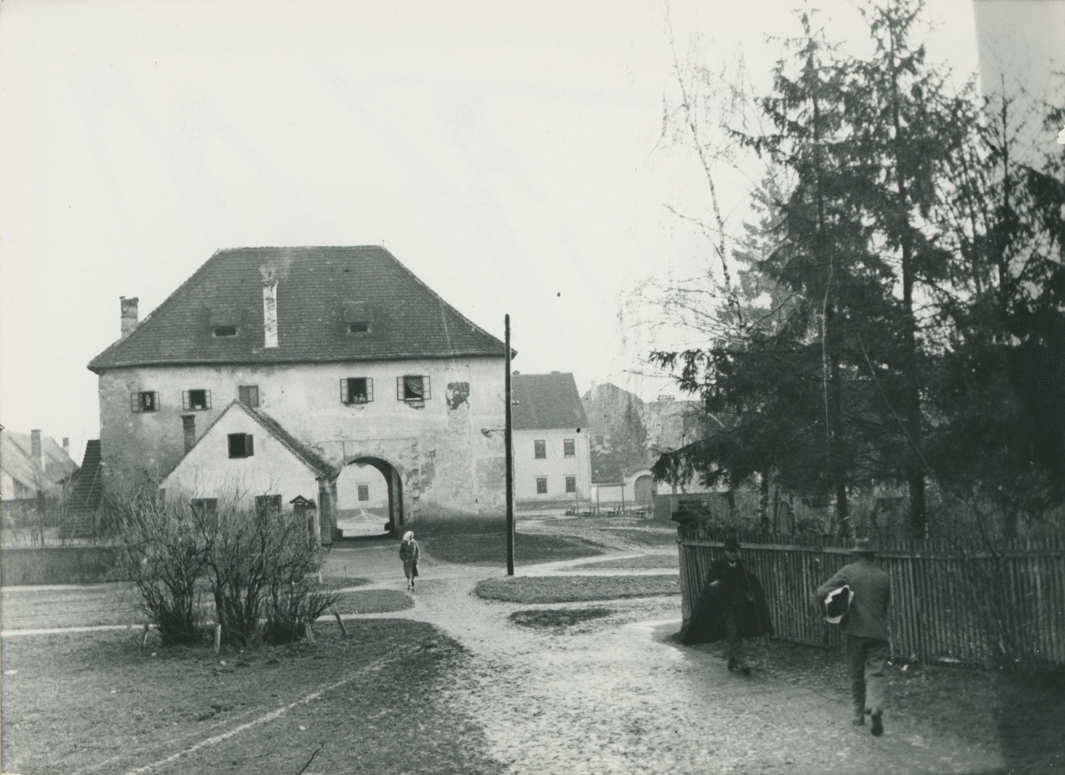 Gjuro Szabo, Varaždin - Stari grad, ulazna kula