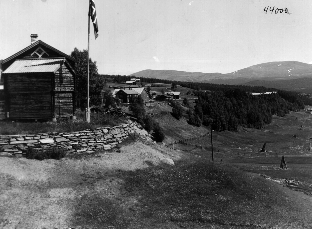 Anders Beer Wilse, Gårdsbebyggelse, Tolga i Hedmark. Antakelig Hallgarden (nåværende Kirkbakk Østre).