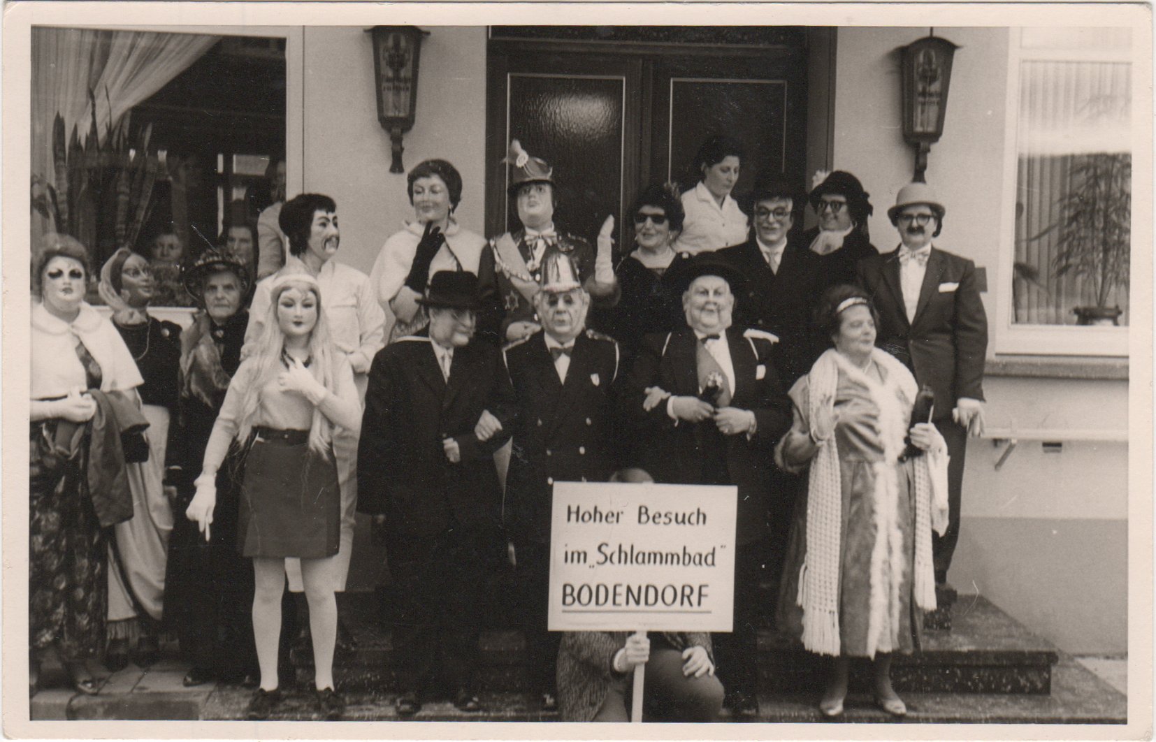 Jupp Schuld, Möhnengruppenbild vor Gaststätte Cholin in Bad Bodendorf