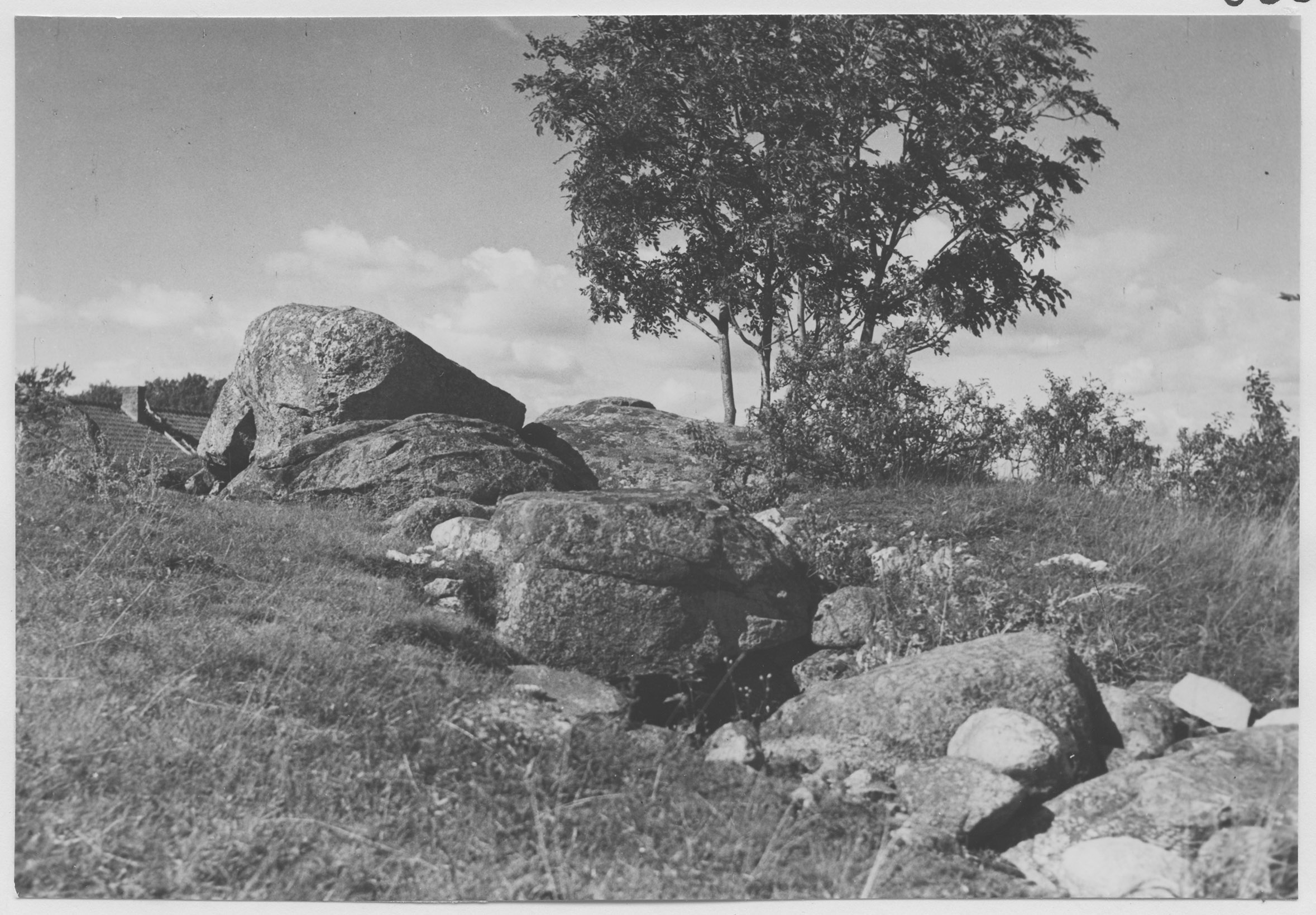 Mårten Sjöbeck, Gånggrift, 3 kilometer söder om Resmo kyrka