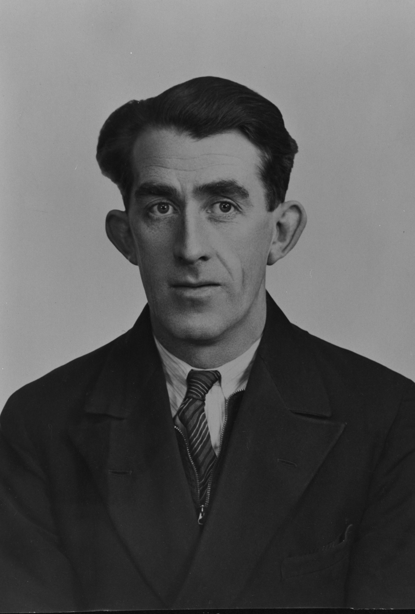 Anno Domkirkeodden, PORTR: OSVALD GRØNDAHL F: 29. 11. 1906 FALT I HAKADAL 23. 04. 1940, UNDER KRIGEN, LØTEN. Se Lautin 1990 s. 21.