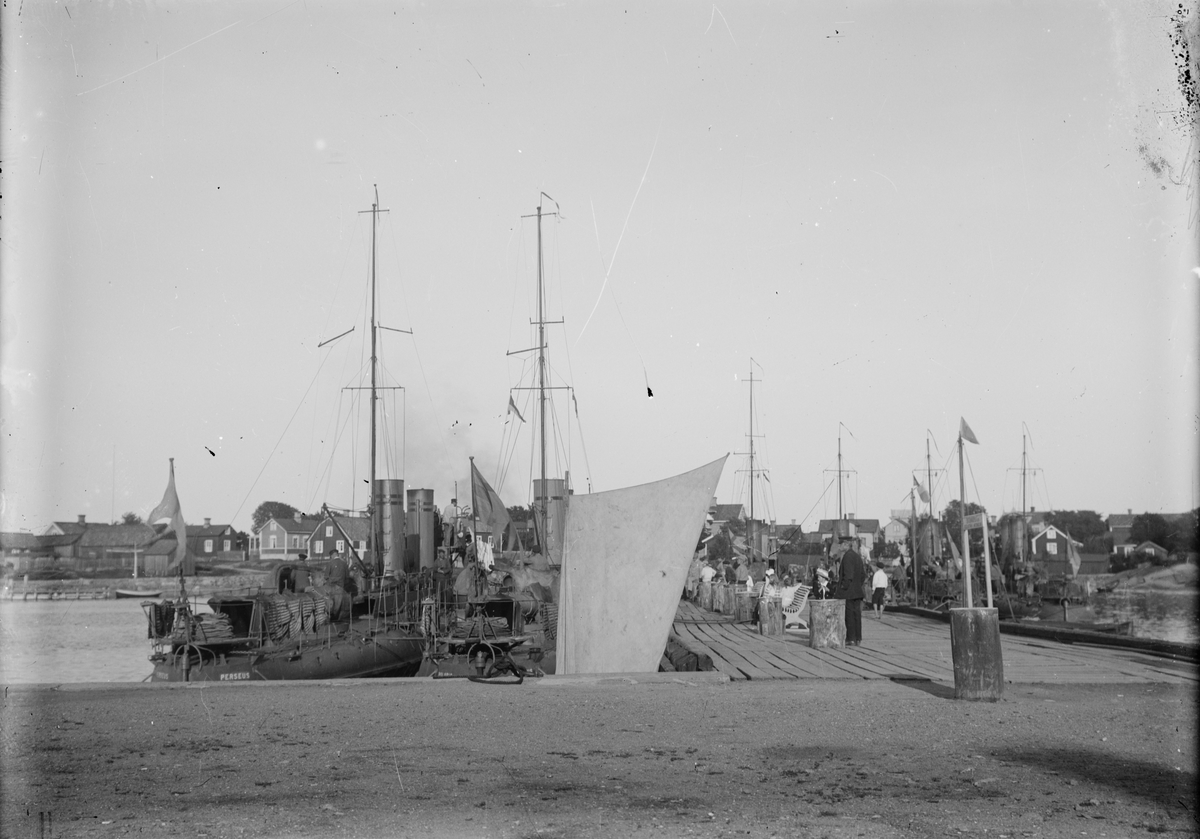 Skötsner-Edhlund, Flottbesök i Öregrunds hamn, Uppland
