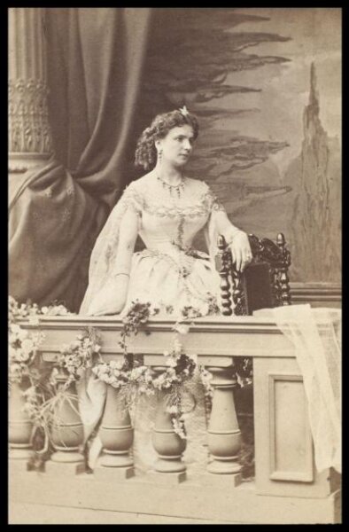 London Stereoscopic and Photographic Company, Guy Little Theatrical Photograph