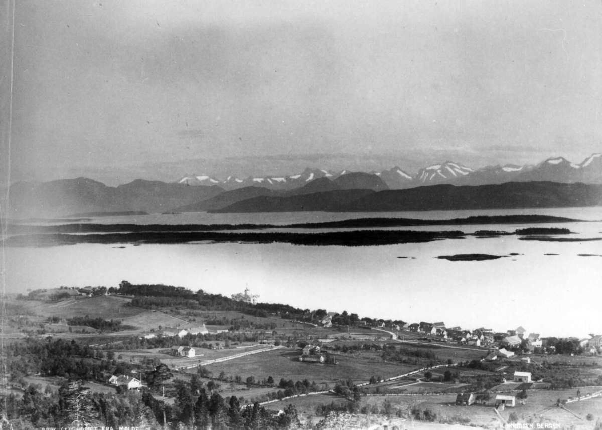 Knud Knudsen, Utsyn over og fra Molde, Møre og Romsdal. Parti fra byen i forgrunnen, fjellparti i bakgrunnen.