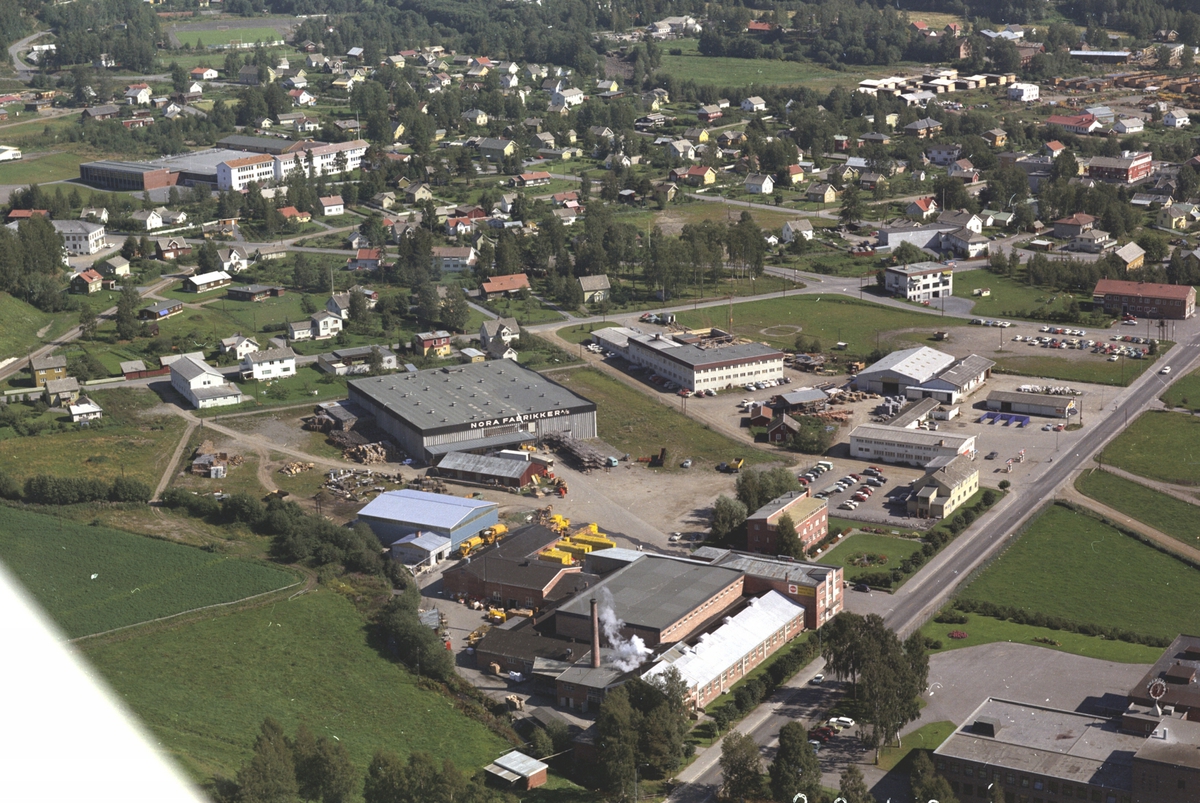 Widerøes Flyveselskap A/S, Flyfoto, Nora Fabrikker, industri langs Ringsakervegen, Brumunddal, Ringsaker.