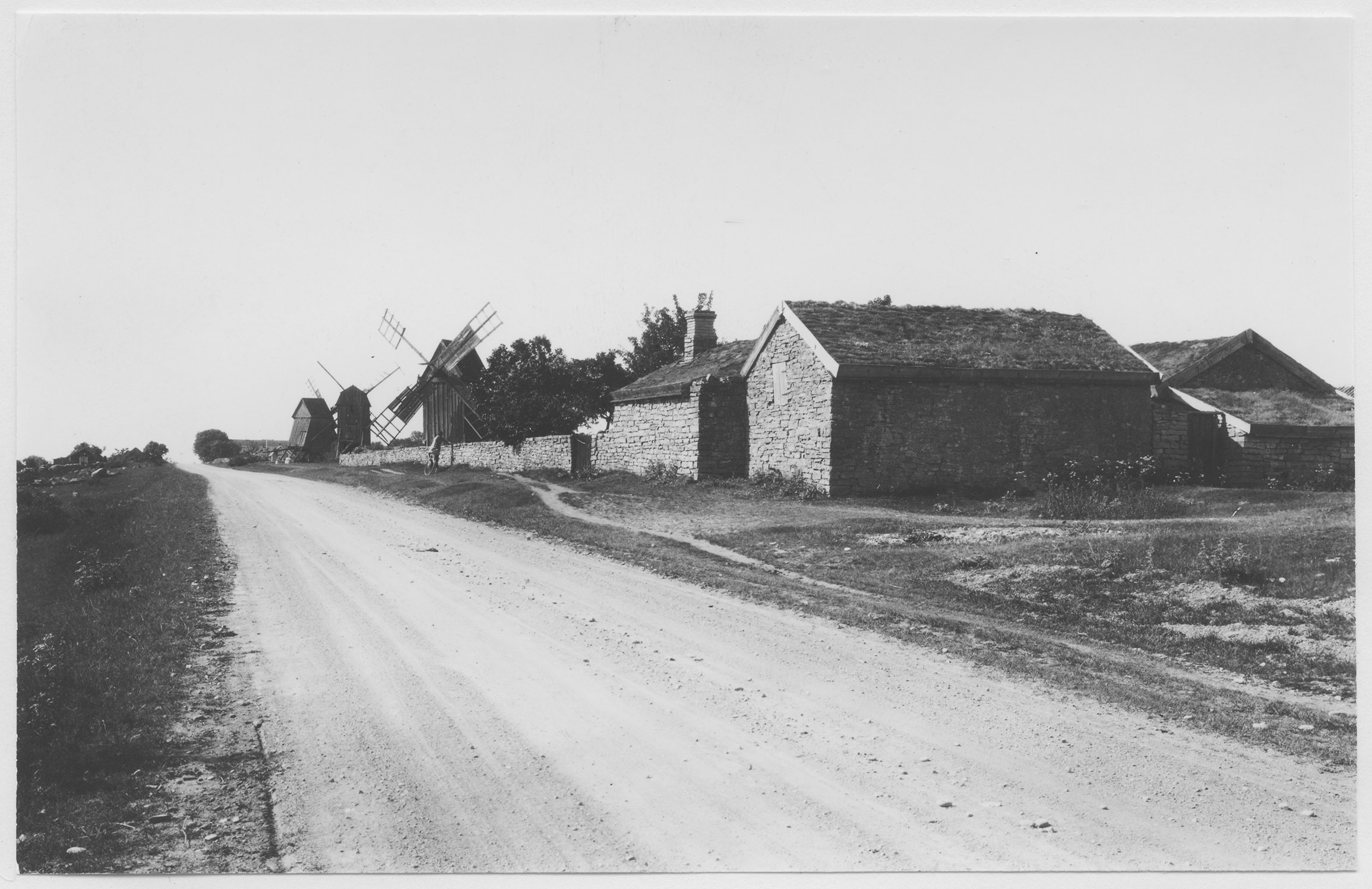 Mårten Sjöbeck, Vickleby, bygata med väderkvarnar