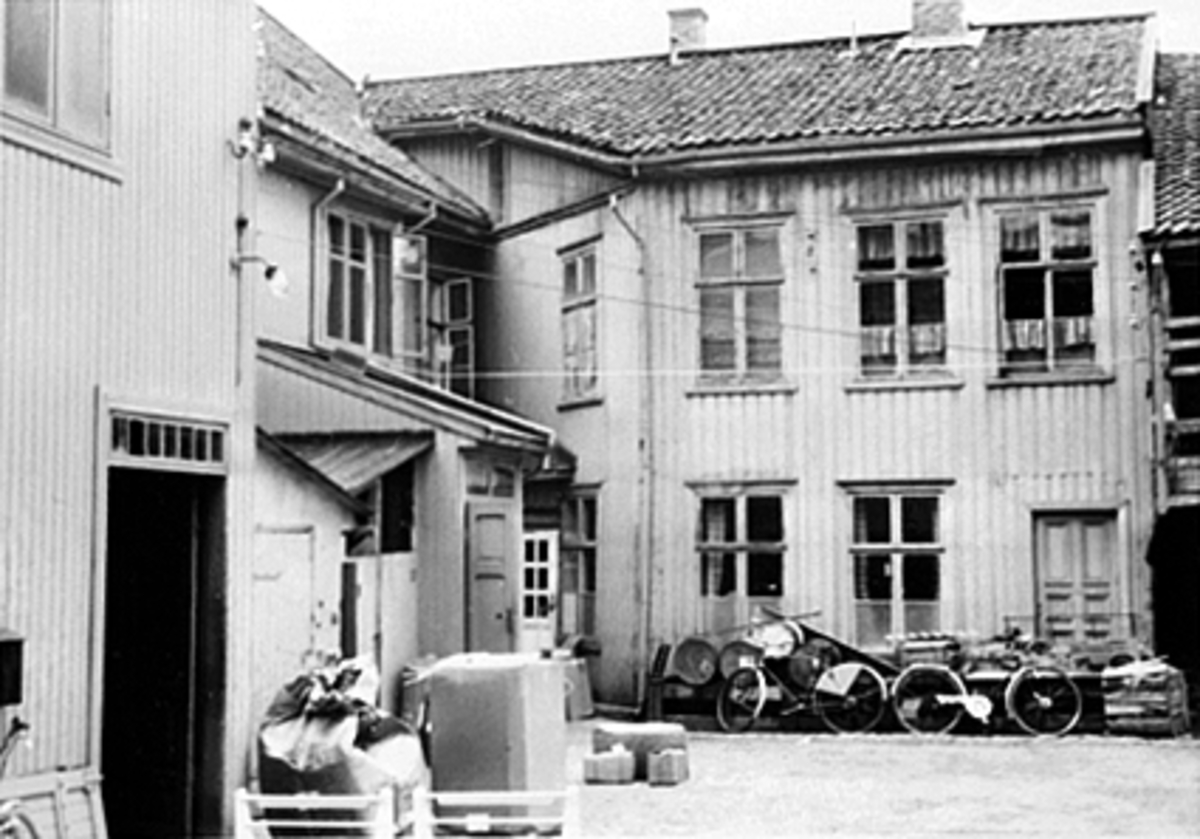 Anno Domkirkeodden, EKSTERIØR BAKGÅRD, STRANDGATA 61