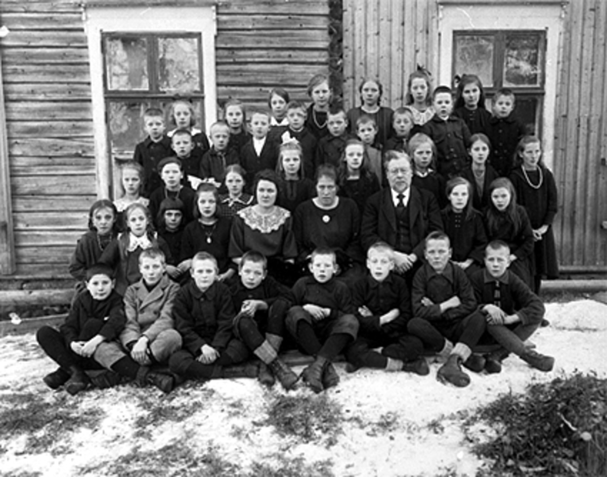 Anno Domkirkeodden, AASEN SKOLE, SKOLEFOTO, KLASSEBILDE, SKOLEELEVER MED LÆRER.