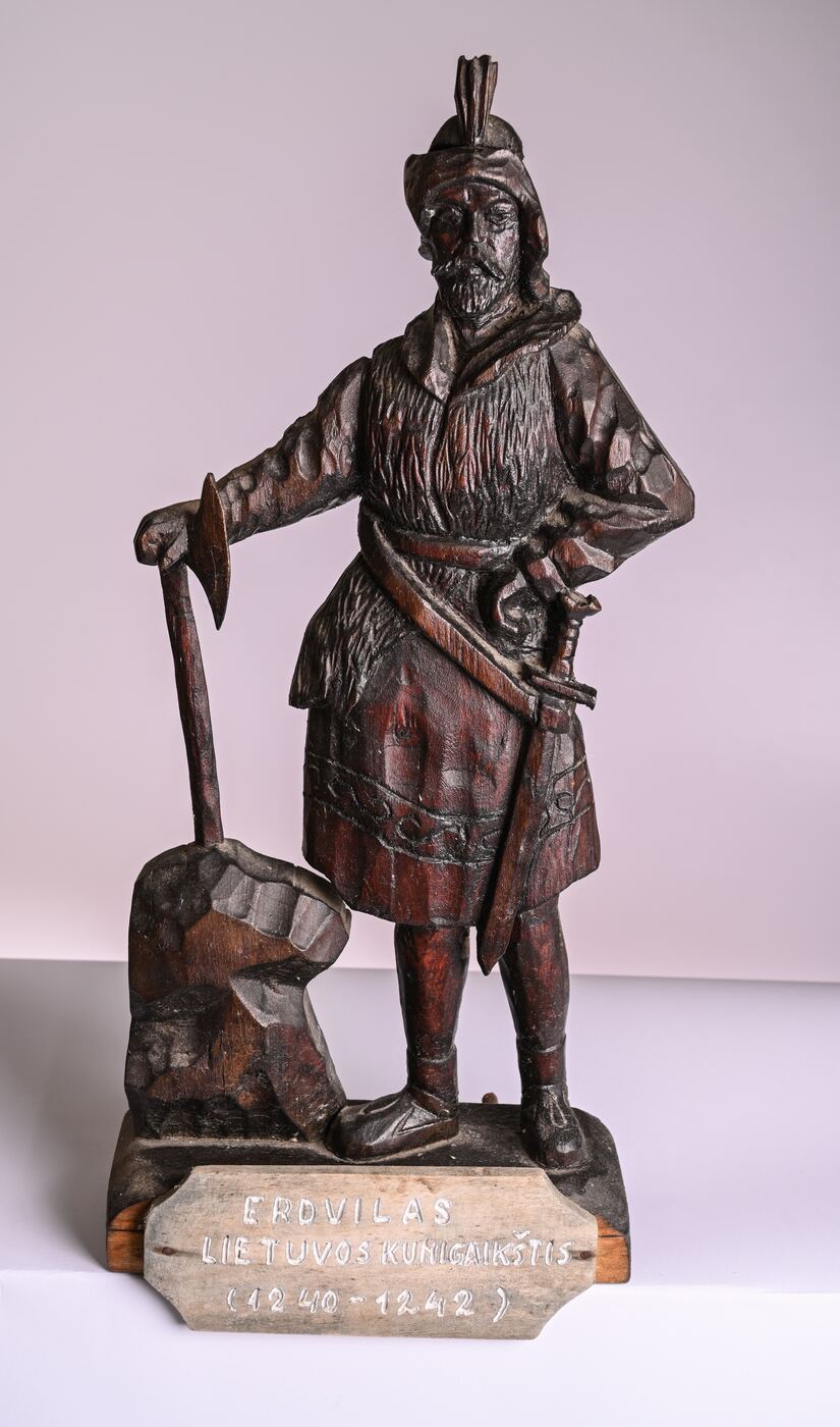 Antanas Bagdonas, Medžio skulptūra „Erdvilas, Lietuvos kunigaikštis (1240–1242)“