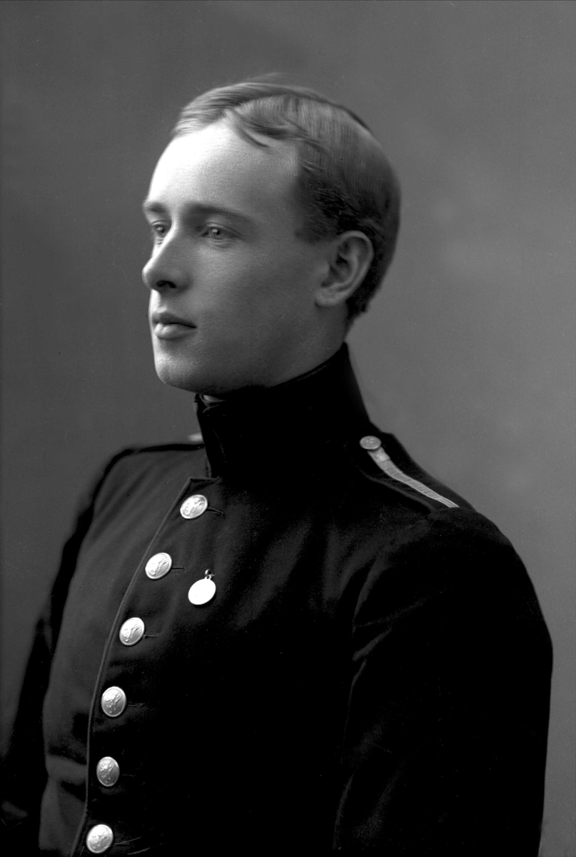 Gustav Borgen, Portrett, mann i kadettuniform.