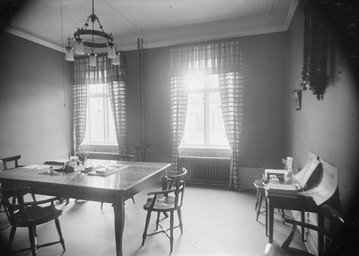 Henri Osti's Fotografiateliér, The Chief Executive’s Office Room, Sprihandelsbolag, Uppsala 1909