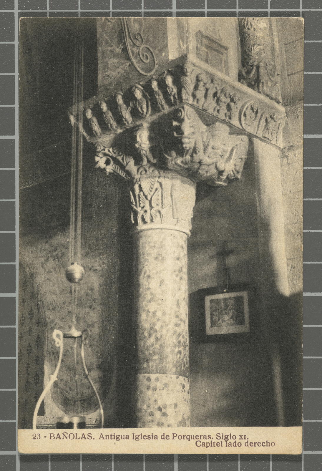 Desconegut, 23 - Bañolas. Antigua Iglesia of Porqueras. Siglo XI. Capitel lado derecho
