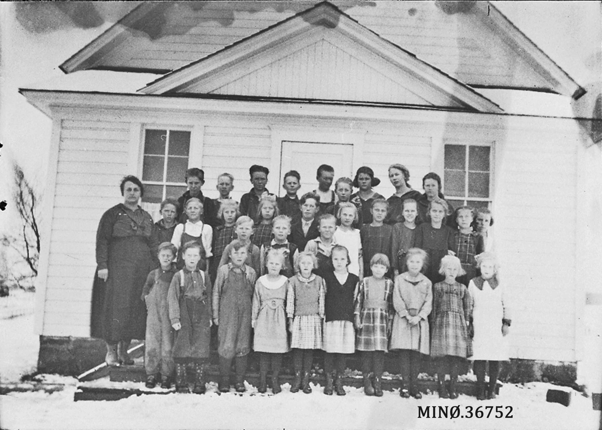 Ellert Kleven, Skolebilde fra Strum Wisconsin