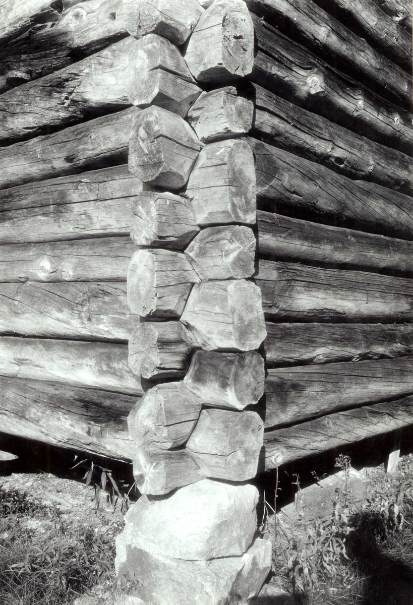 Gisle Midttun, Rundhaugen, Grue, Hedmark. Laft av løe. Nå på Glomdalsmuseet, Finntorpet.