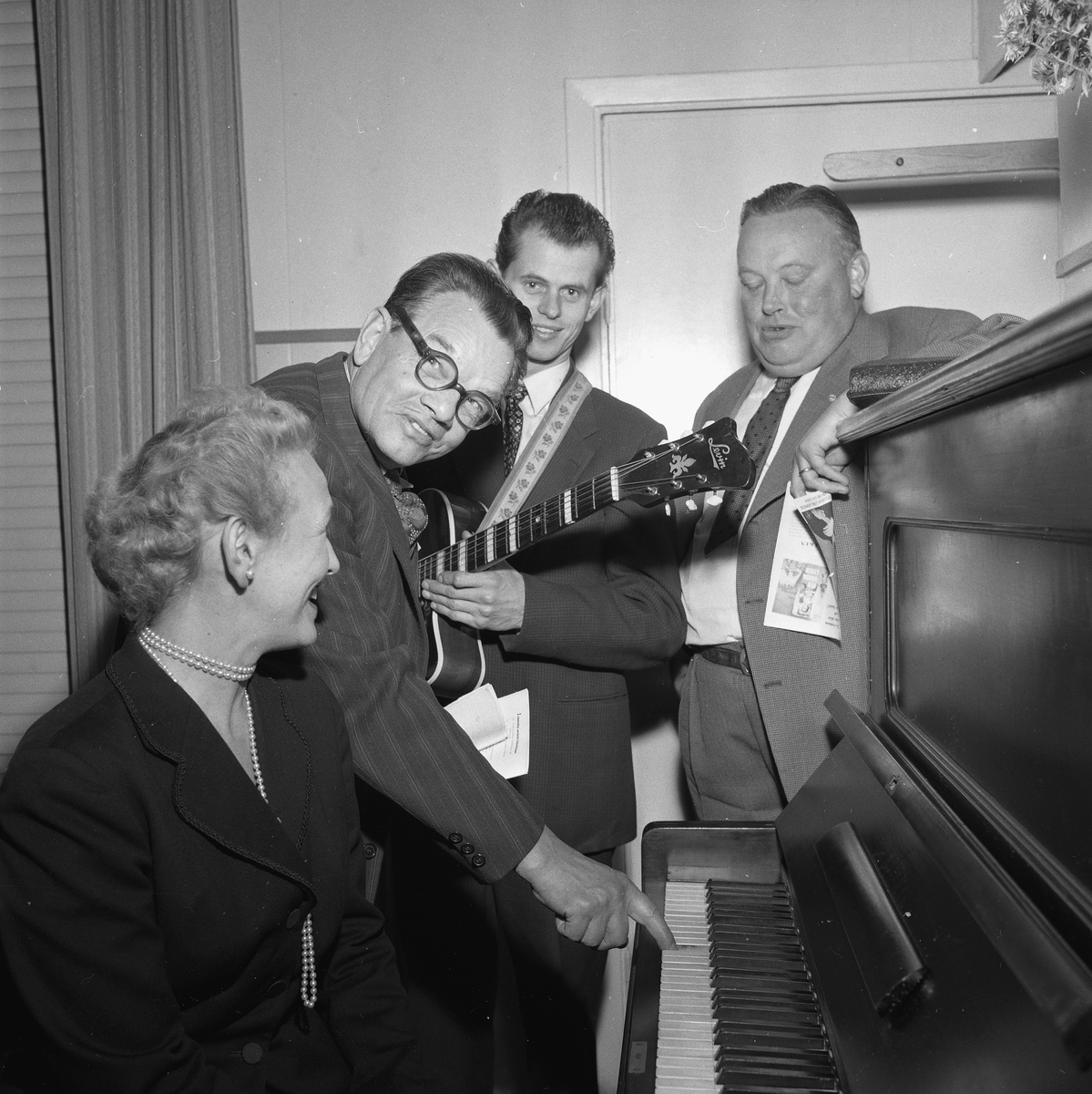 Örebro Kuriren, Newsletter meeting in Almby FH. October 1956.