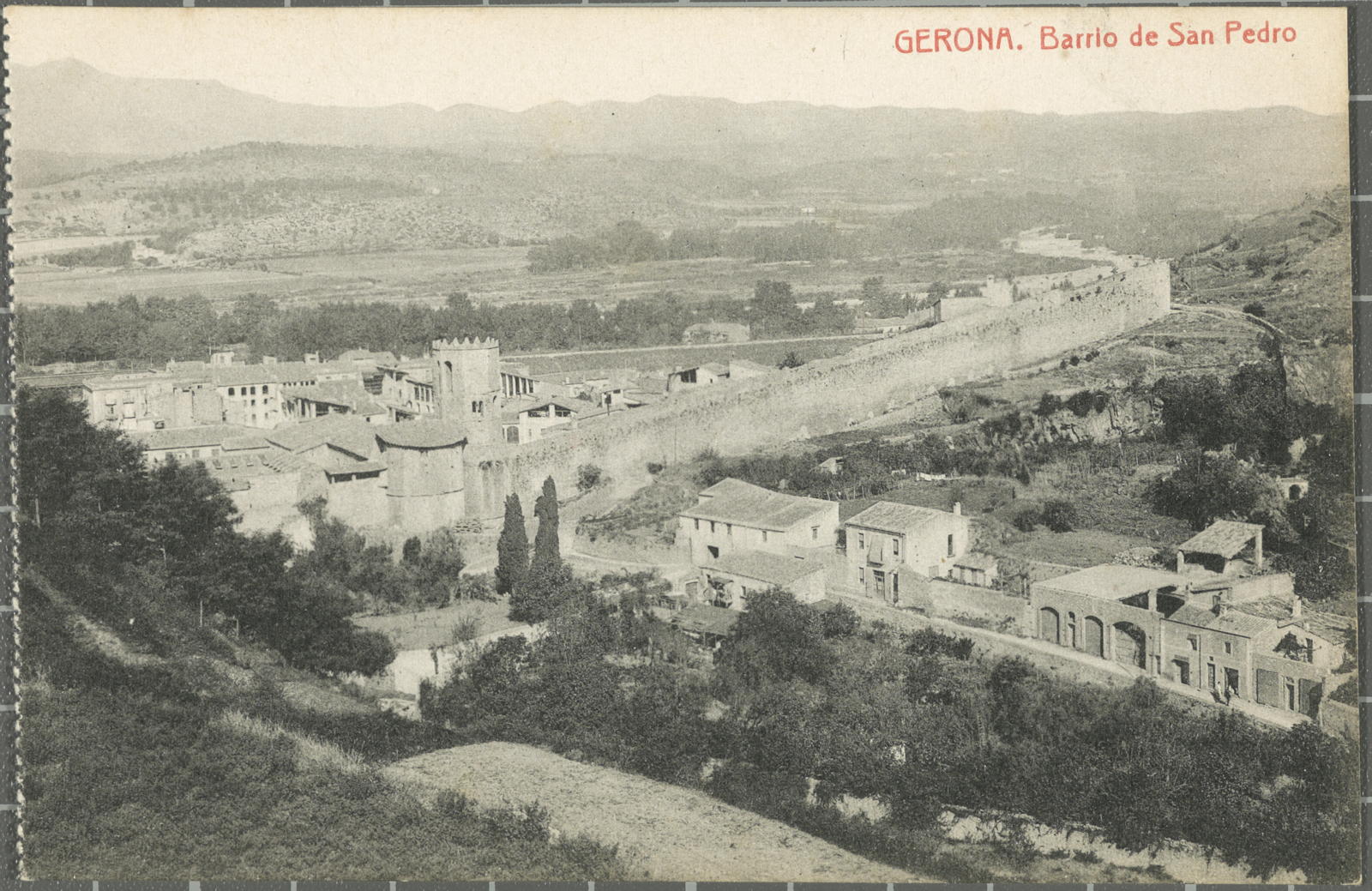 Desconegut, 39-Gerona, Barrio de San Pedro from Torre Gironella