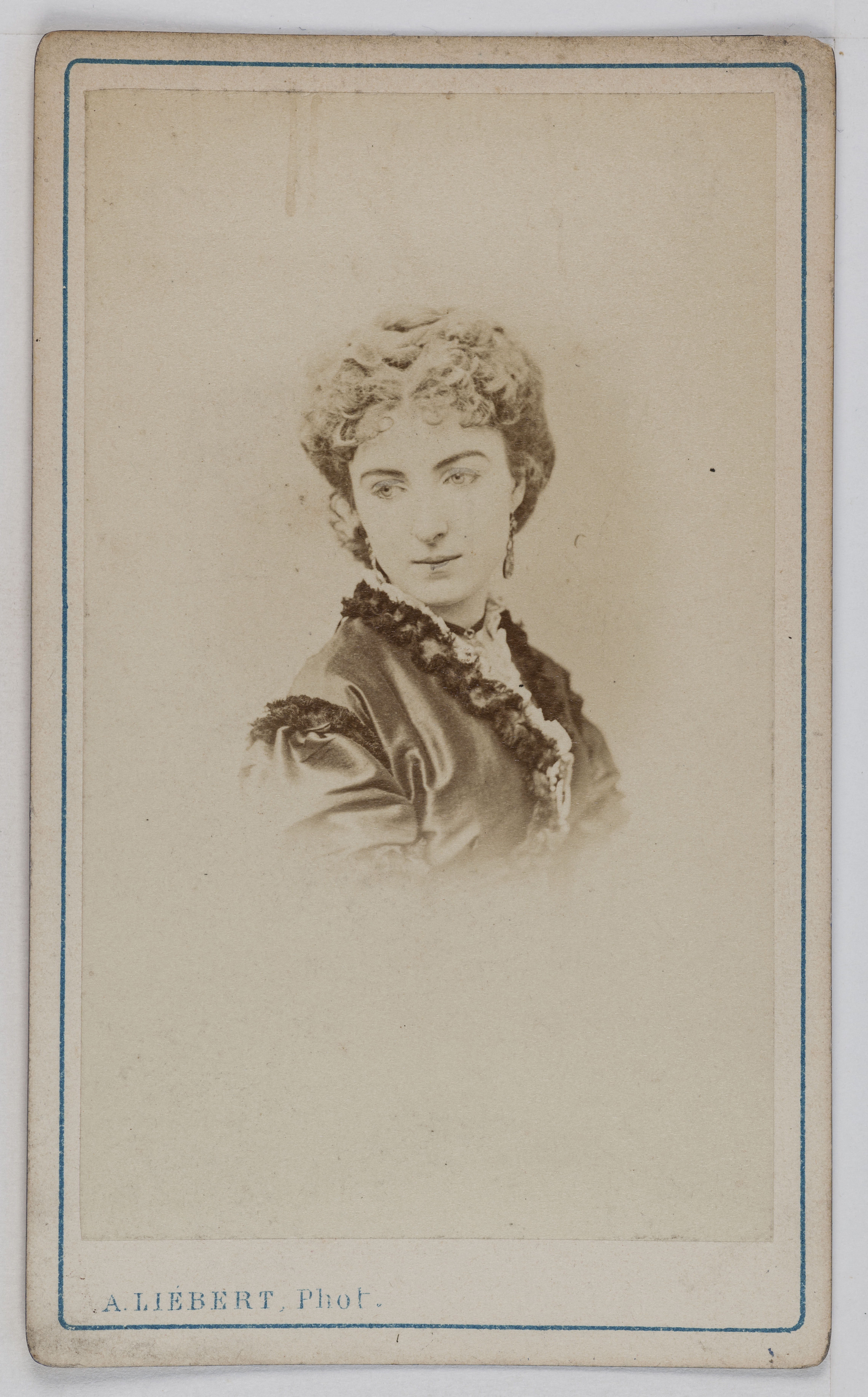Alphonse Liébert, Portrait de Lucie Emilie de La Bigne (1848-1910), dite Valtesse de La Bigne, demi-mondaine et actrice au Théâtre des Bouffes Parisiens en 1870.