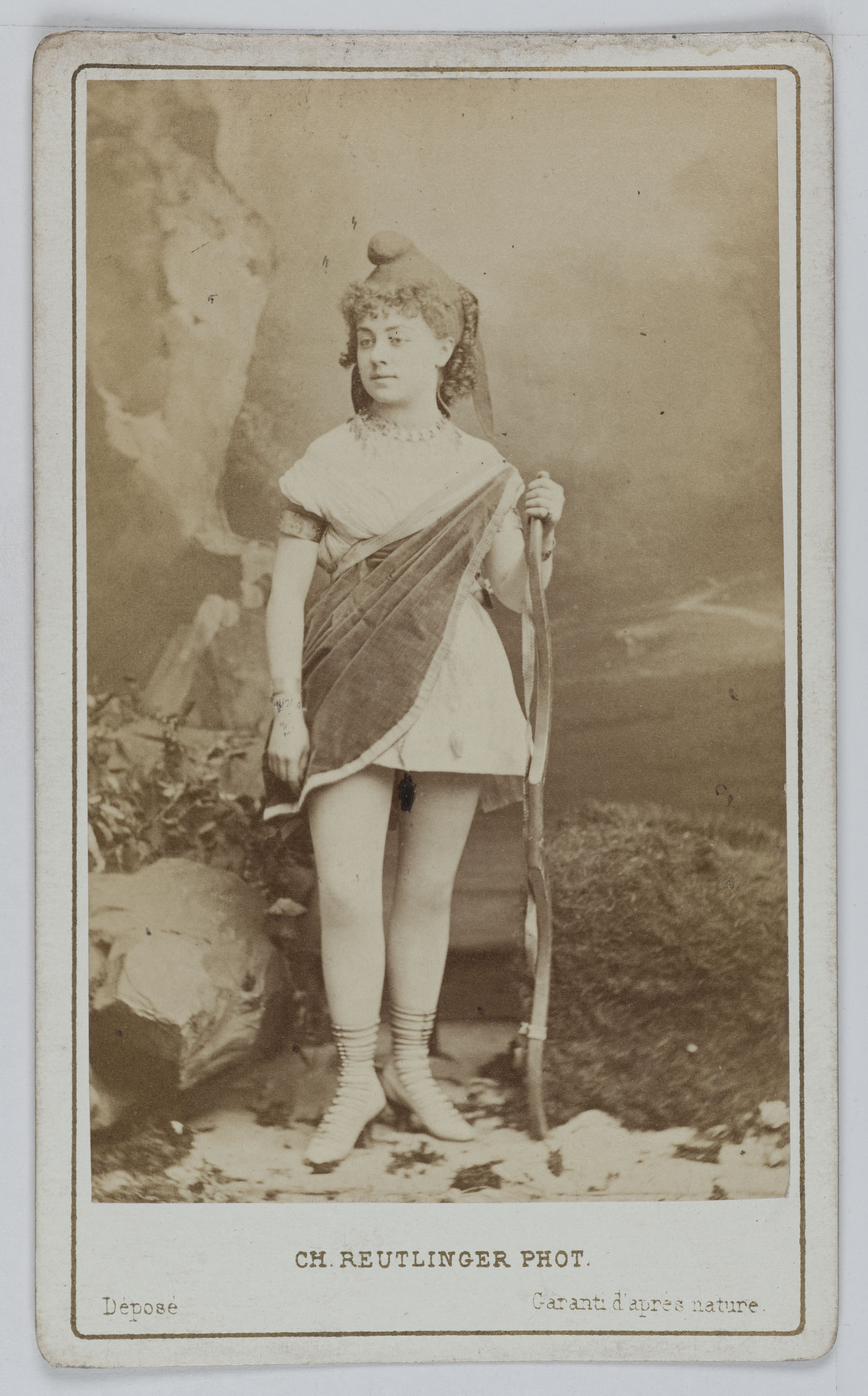 Charles Reutlinger, Portrait de Raymonde, actrice au Théâtre des Bouffes Parisiens en 1868 et au Théâtre du Palais Royal en 1880.