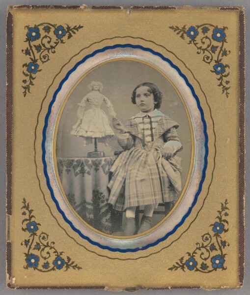 Unknown, [Portrait of girl with doll]