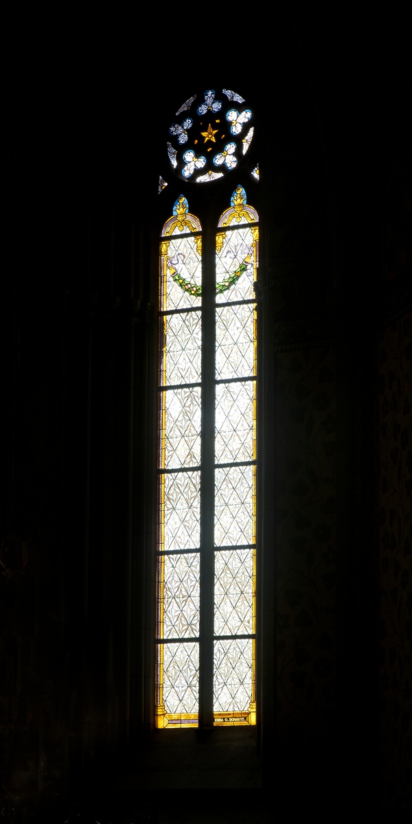 Olle Norling, Glasmålning i Hornska koret (travé 16, väster), Uppsala domkyrka, Uppsala 2013