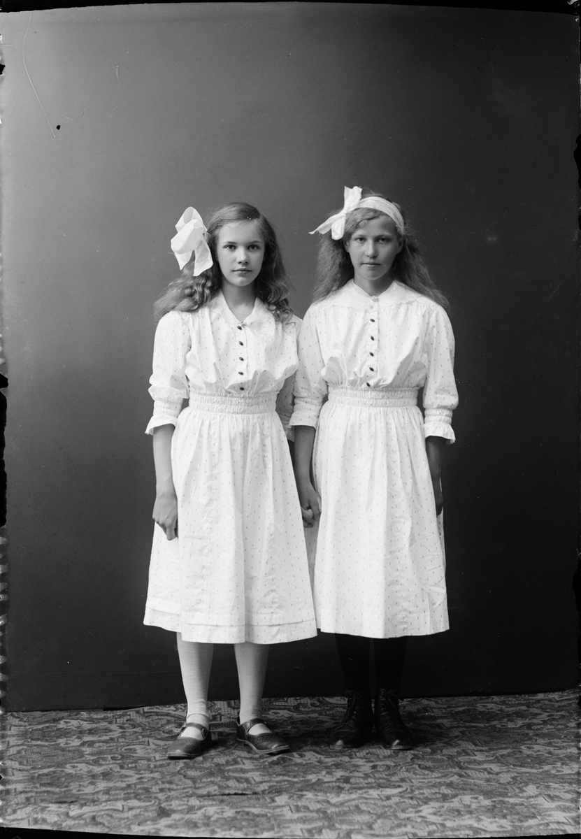 Skötsner-Edhlund, Ateljé Portrait - Tyra Edhlund and Girl, Östhammar, Uppland