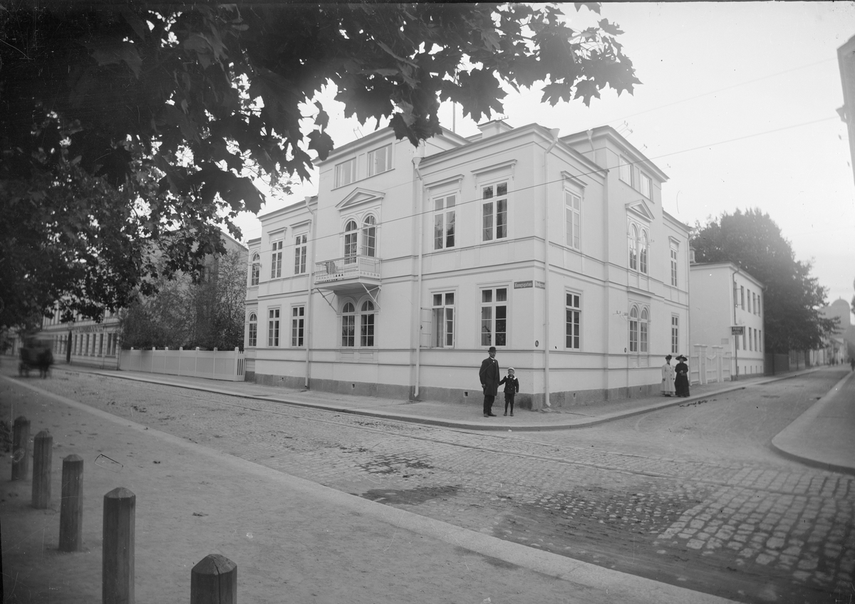 Henri Osti's Fotografiateliér, Amerikahuset, korsningen Kungsgatan - Bredgränd, kvarteret Svava, Uppsala efter 1902