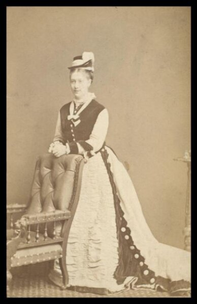 London Stereoscopic and Photographic Company, Guy Little Theatrical Photograph
