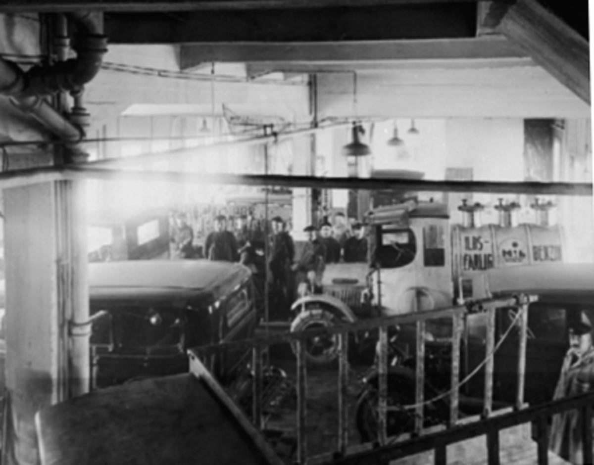 Anno Domkirkeodden, OUSTAD MEKANISKE VERKSTED, INTERIØR BILVERKSTED, BROCKWAY BENSINTANKBIL