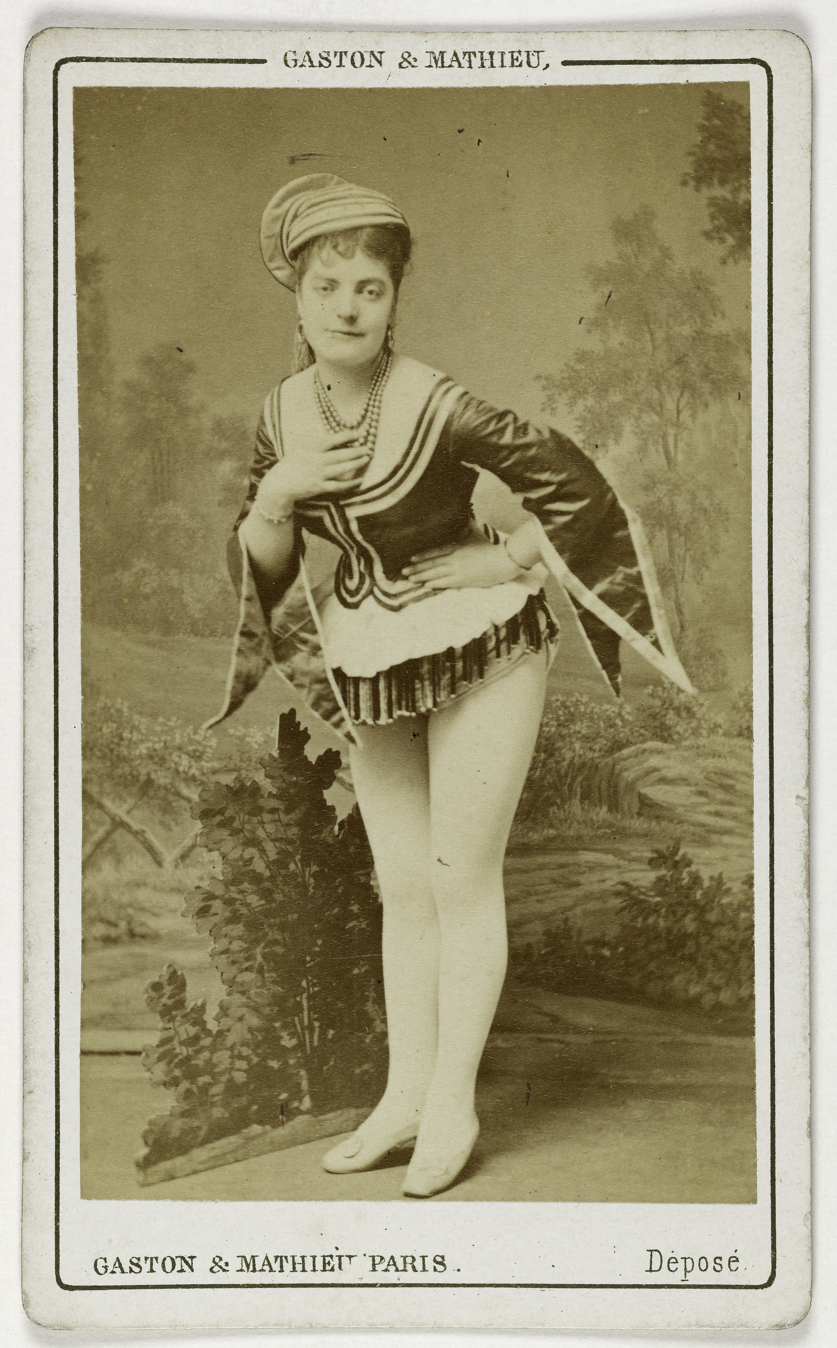 Gaston & Mathieu, Portrait de H. Julia, actrice