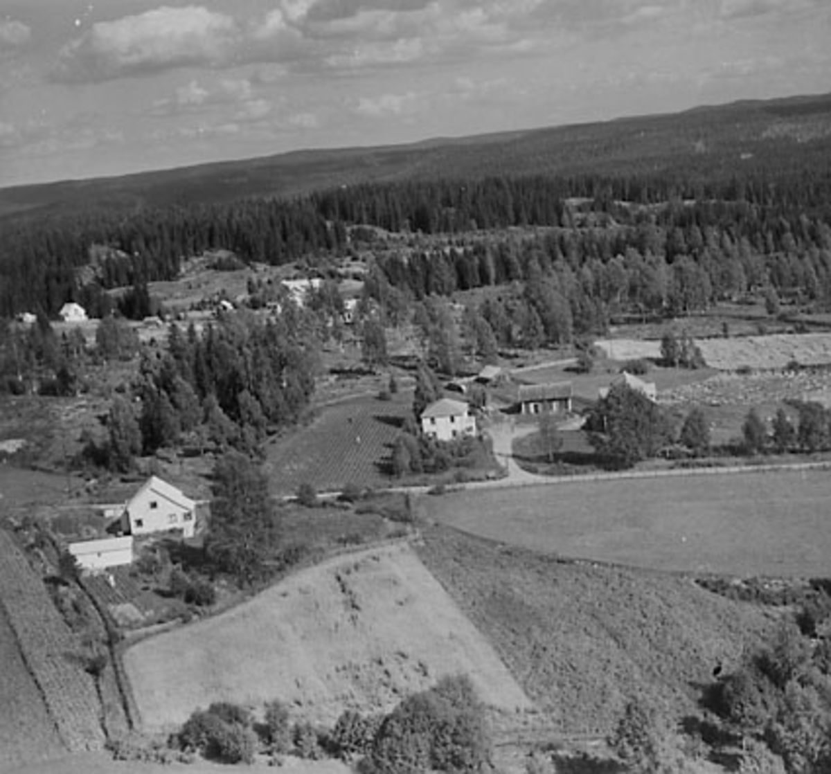 Widerøes Flyveselskap A/S, FLYFOTO HVAL ØVRE, VALLSET