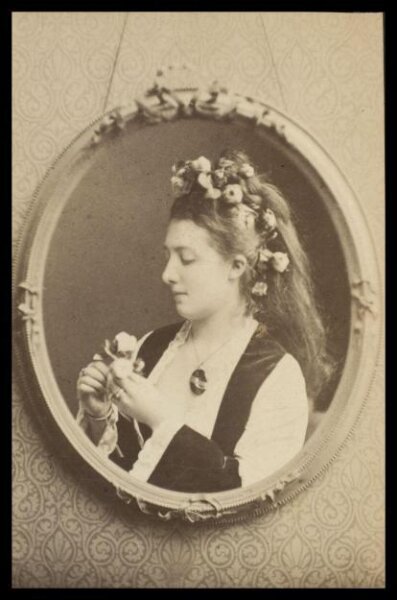 London Stereoscopic and Photographic Company, Guy Little Theatrical Photograph