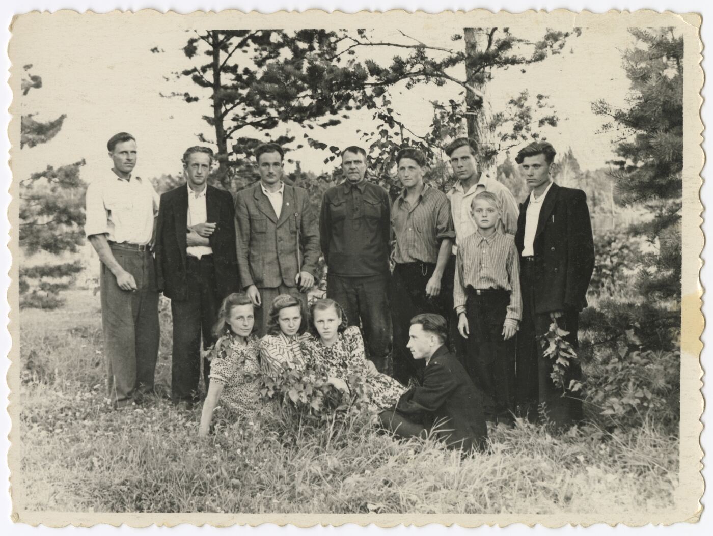 Nežinomas autorius, Grupė lietuvių tremtinių