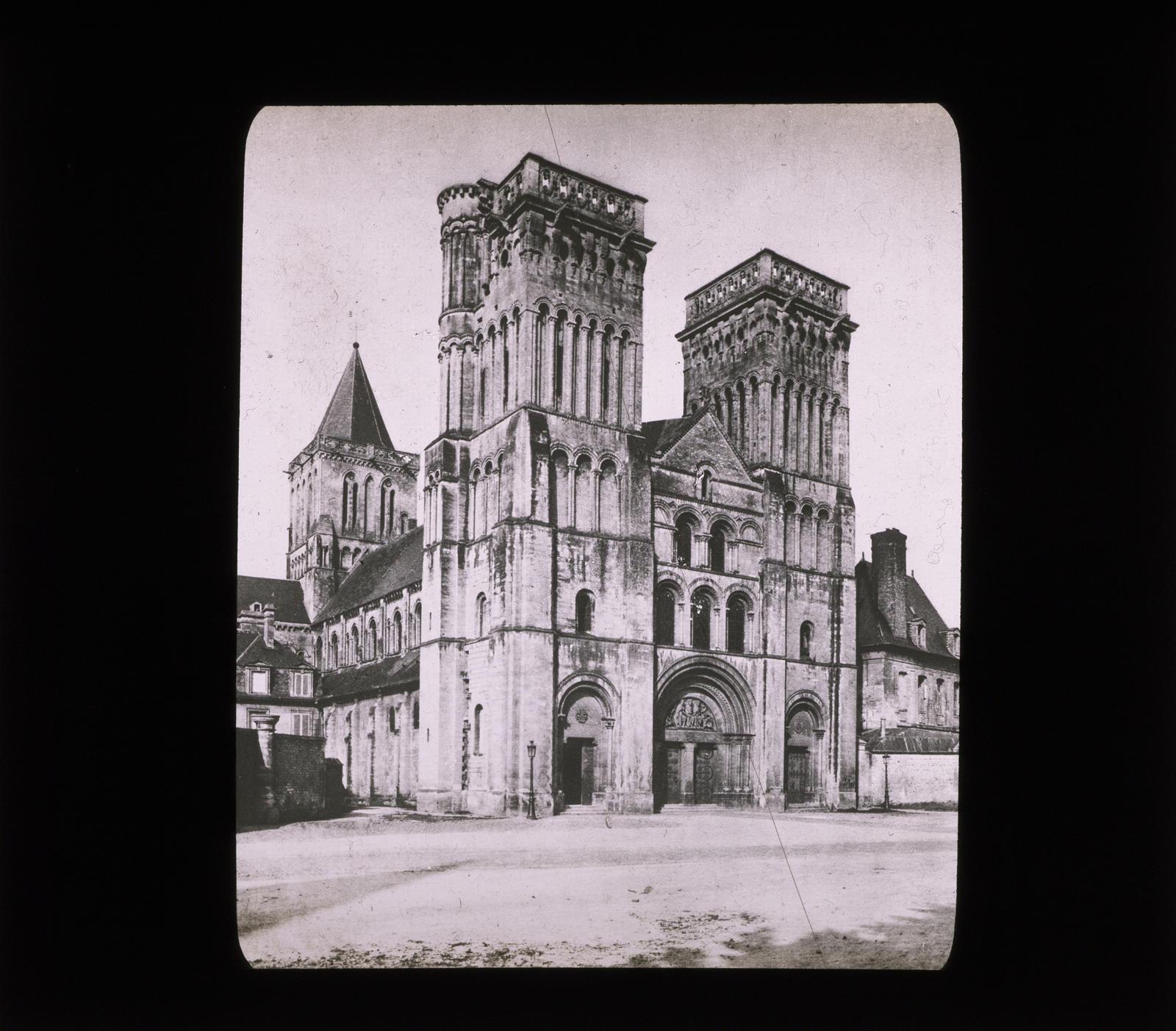 Desconegut, Caen. Antigua Abbey of las Damas Esteva Marata, J.
