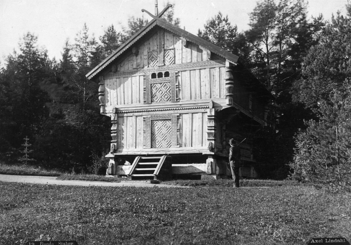 Axel Lindahl, Berdalsloftet fra Vinje i Telemark. Fotografret i Kong Oscar IIs samlinger, nå Norsk folkemuseum.