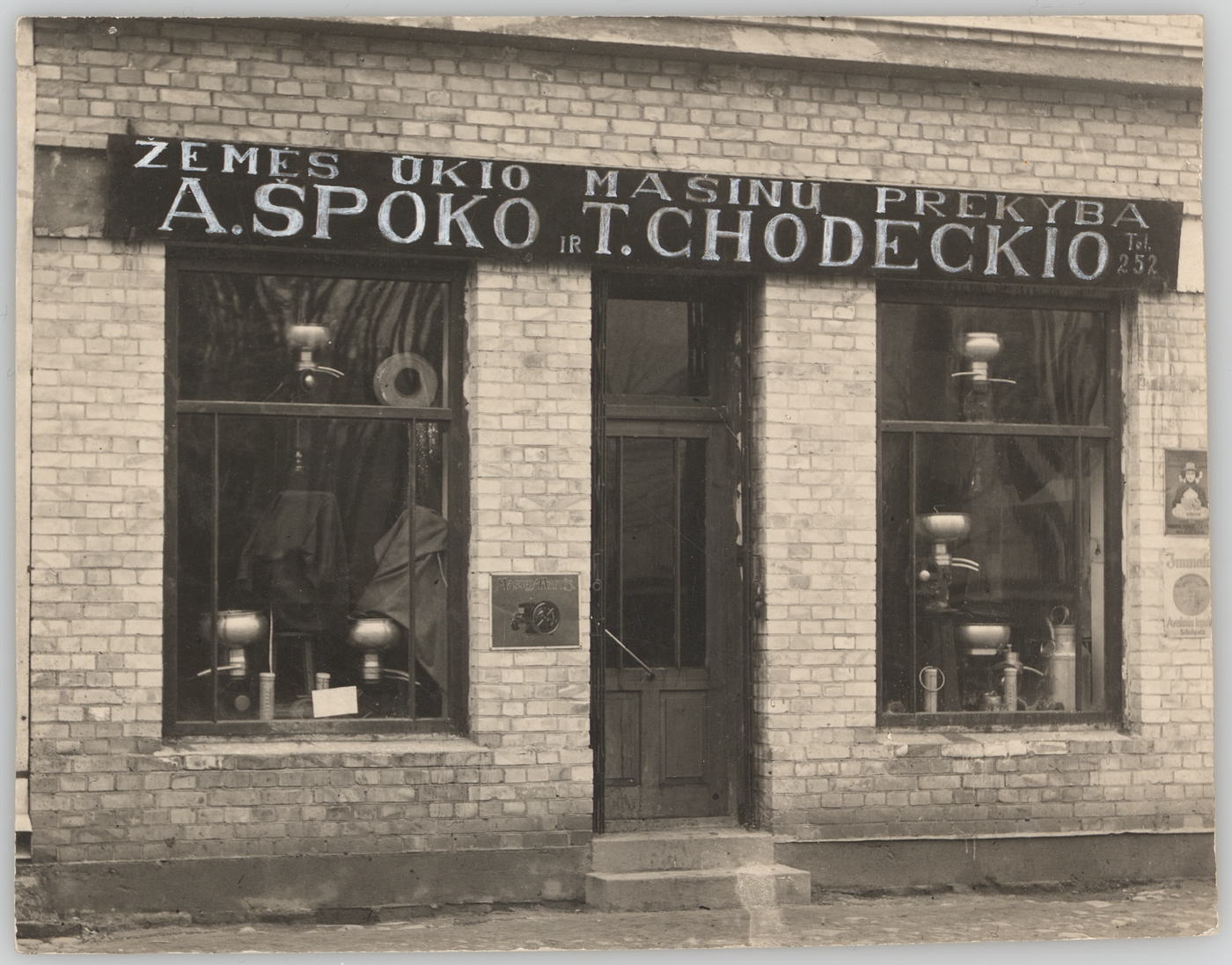 Nežinomas autorius, Žemės ūkio mašinų prekybos pastatas Šiauliuose