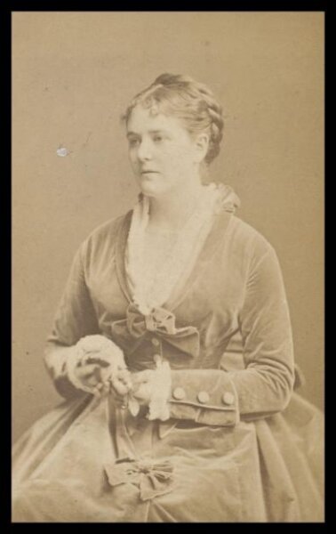 London Stereoscopic and Photographic Company, Guy Little Theatrical Photograph